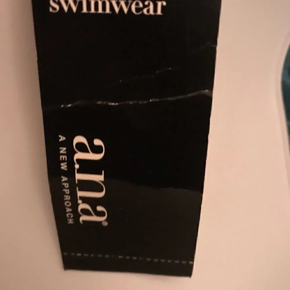 NWT ANA Bikini Top !!